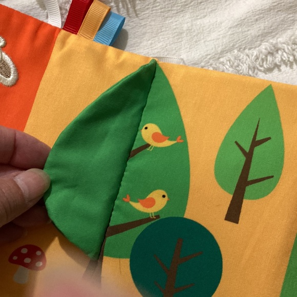 Play land, activity cloth, and like new condition - Picture 5 of 10